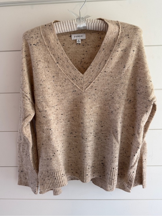 Evereve Sweaters - Evereve Speckled Beige V-Neck Sweater, Size Medium